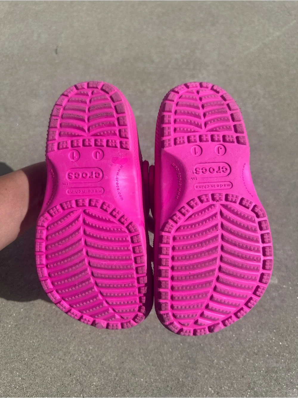 CROCS Kids Classic Clog in Bright Pink